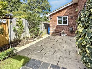 Side Patio- click for photo gallery
